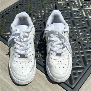 Nike White Sneakers Classic Low-Top Design